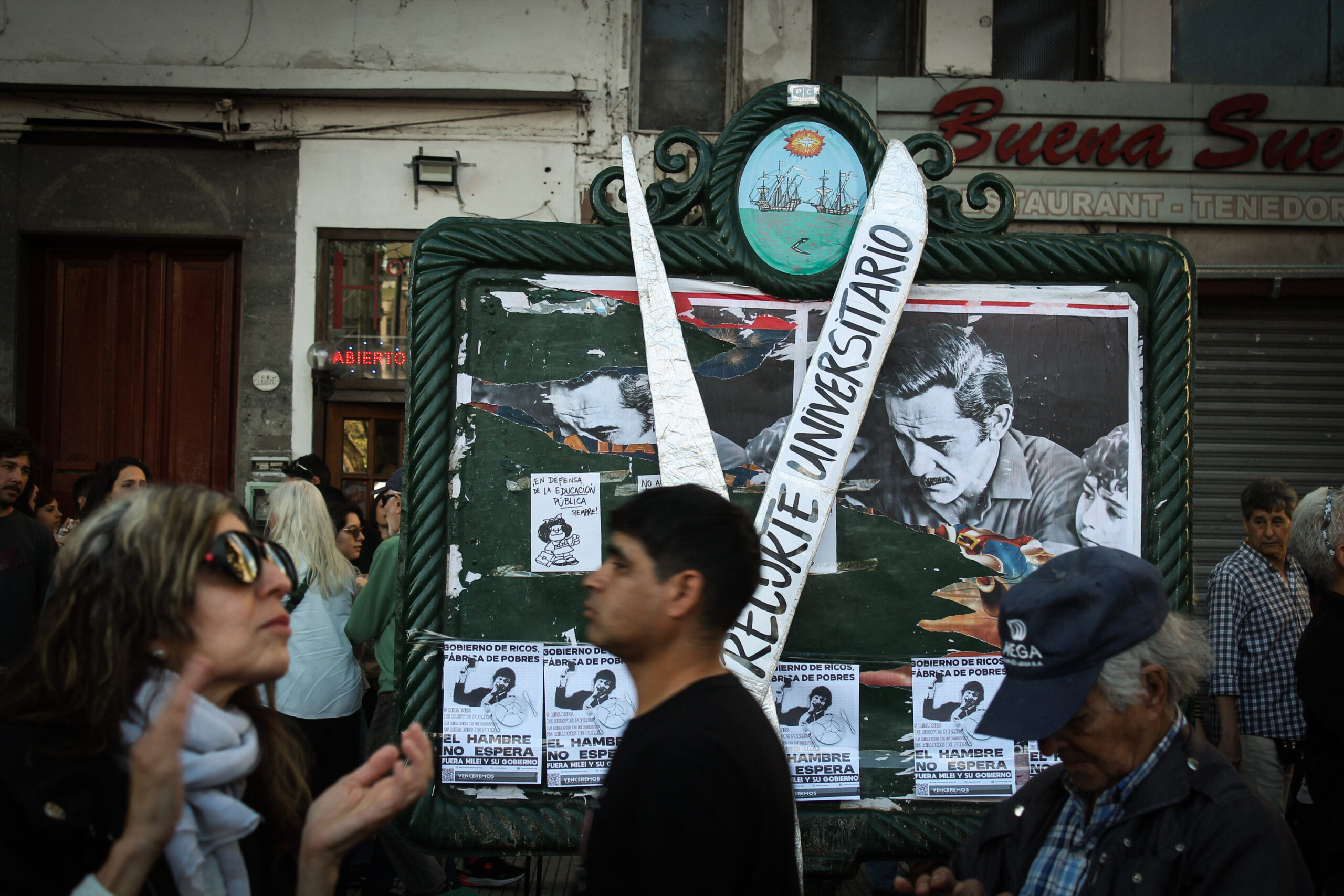 UNA DEMOCRACIA ENTRE MARCHAS Y VETOS