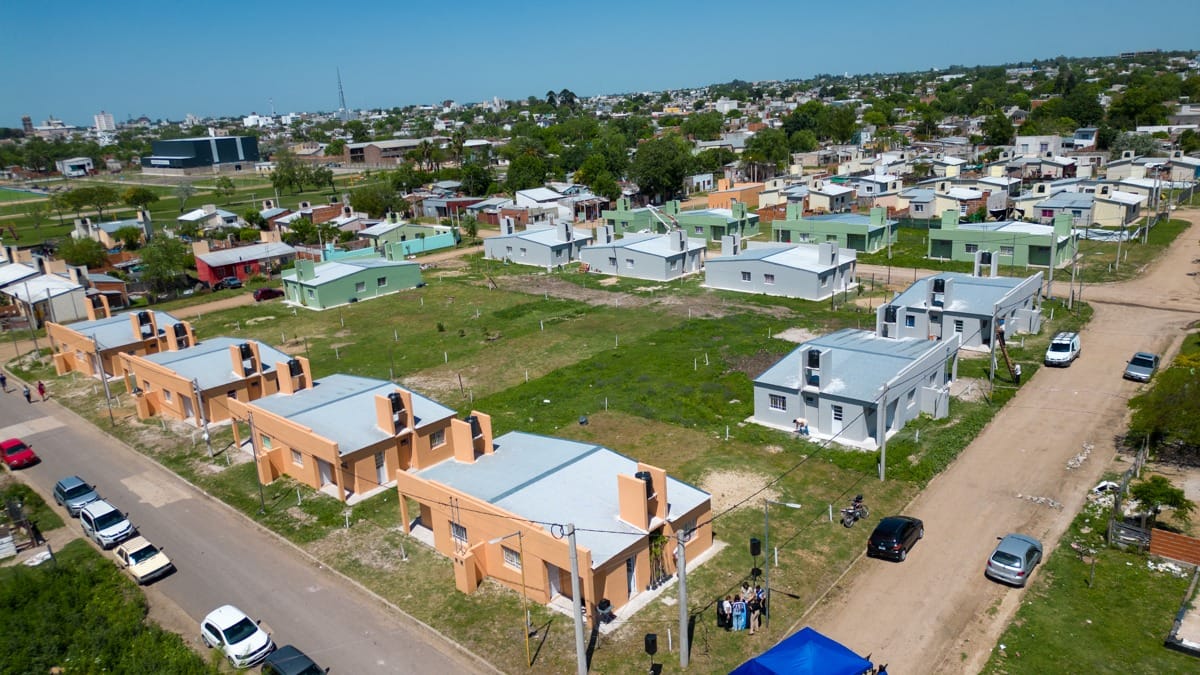 LOS PIES SOBRE TU HOGAR